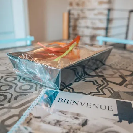 Agreable Maison De Village Avec Terrasse * Pougnadoresse